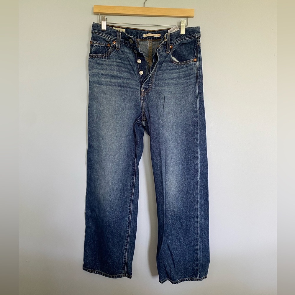 Levi’s Ribcage Straight Cropped Ankle Jeans in Dark Wash